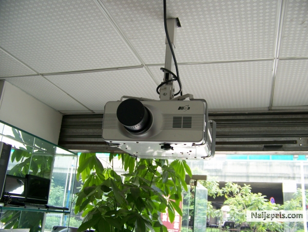 Factory direct high-definition LCD projector, are popular sales - click for next photo