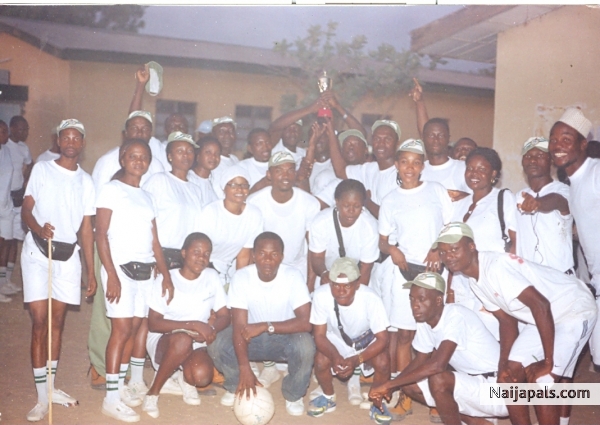 corper with winning platoon - click for next photo