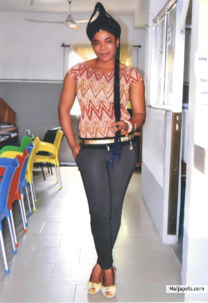 LADY B. DE HAIR MAKE-UP ARTISTE - click for next photo