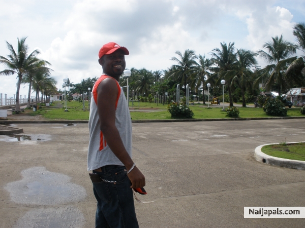 close to the beach in Roxas city Philippines..ver nice place - click for next photo