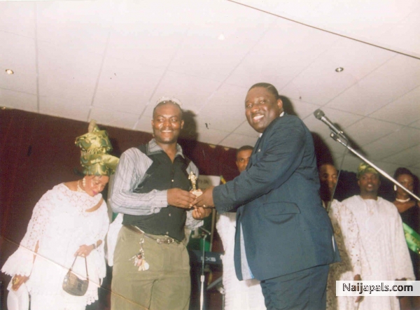 frankie recieving an award in music production in Uk from sen. Afikuyemi - click for next photo
