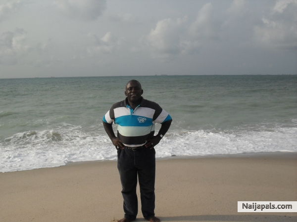 AT THE SEA SIDE. - click for next photo