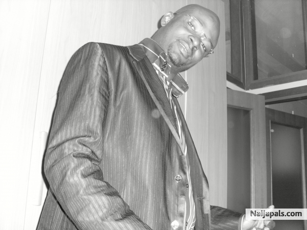 9JA NI MI - click for next photo