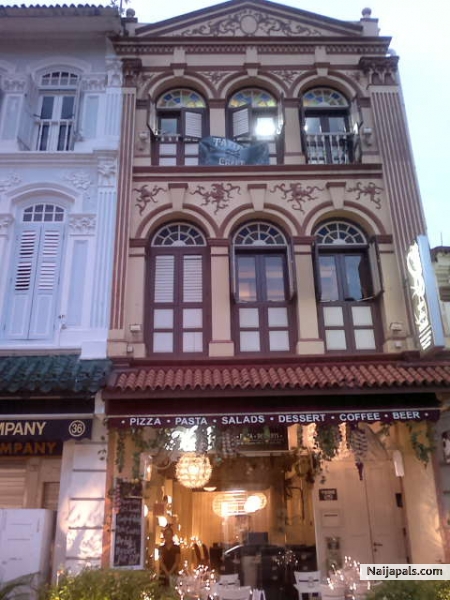 An interesting building on Bugis Street, Singapore. - click for next photo