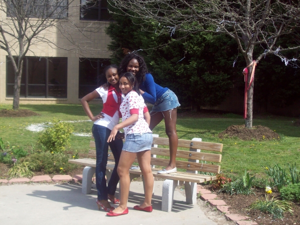 posing with my gurls - click for next photo