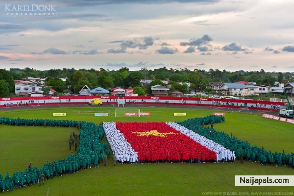 SURINAAMSE VLAG - click for next photo