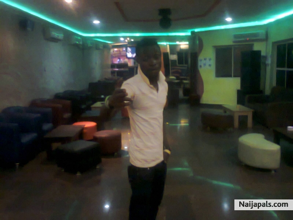 just chillin in tha club - click for next photo