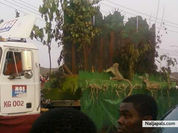 Calabar carnival depicting forest life - click for next photo
