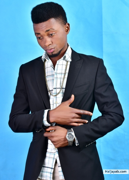 Cutyman is a good singer - click for next photo