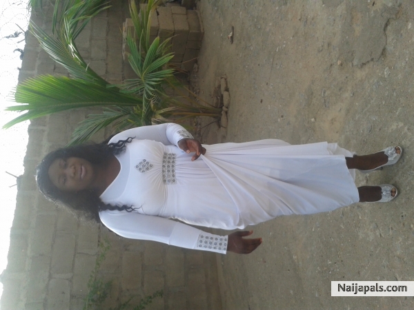 D LADY IN WHITE - click for next photo
