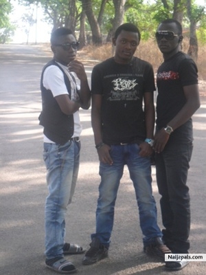 Ma bois no dey dull - click for next photo