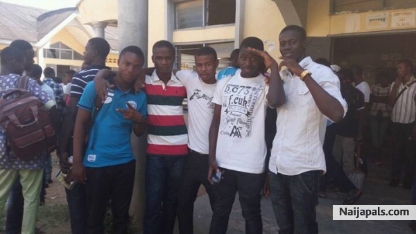 lekzy and his school friends - click for next photo