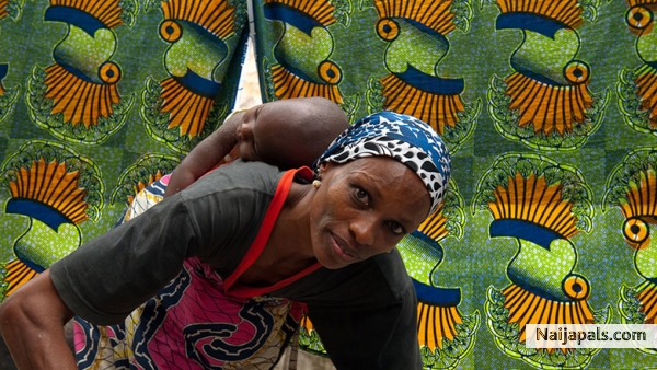 ask for her tel no. she sells ankara and is very kind to #pals. - click for next photo