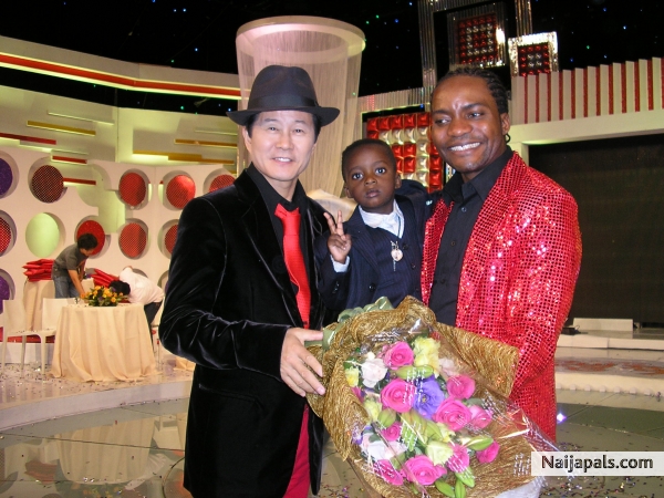 GOTIE MBOBILE , HIS SON TAEYANG AND TAE JIN A - click for next photo
