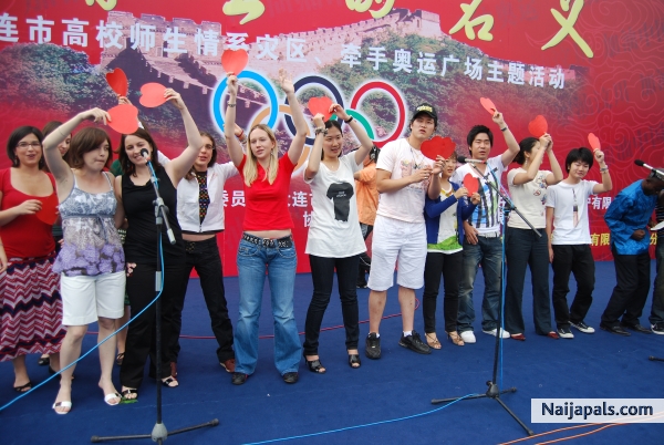 BEIJING OLYMPICS GAMES VOLUNTEER GROUP - click for next photo
