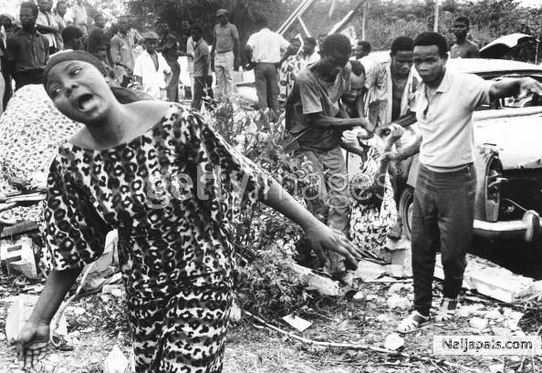Africa, Nigeria civil war, Biafra, a woman screams at the death of her mother hit during a bombing. - click for next photo