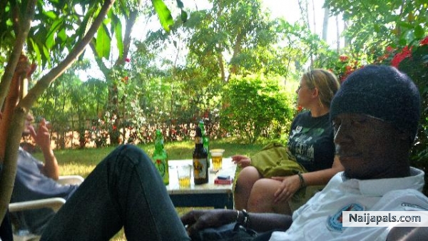 CHILLING WITH FRIENDS - click for next photo