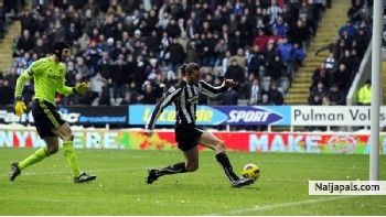 carrol beats petr cech - click for next photo