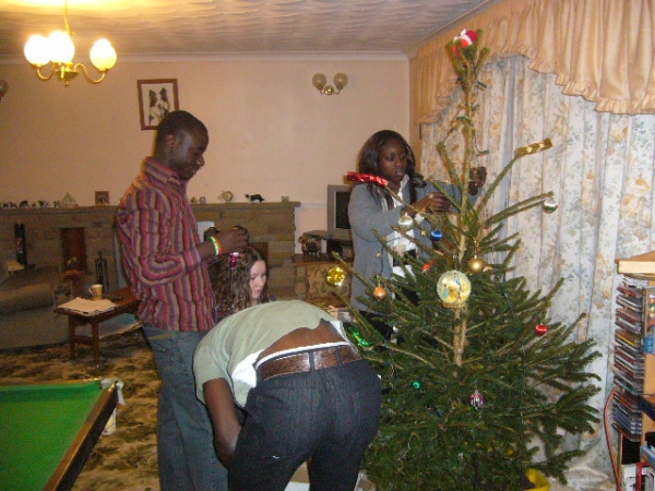 setting up xmas tree - click for next photo