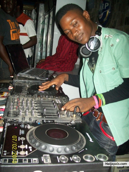 Dj smile - click for next photo