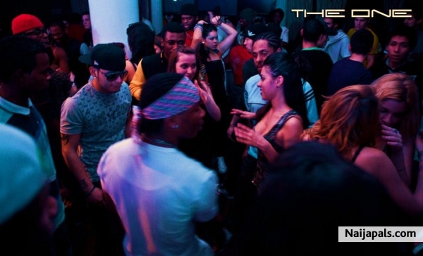 VIC.O IN A PARTY DANCING - click for next photo