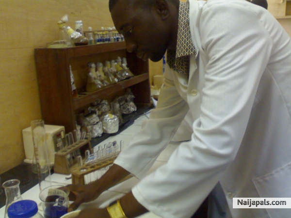 Laboratory technologist - click for next photo