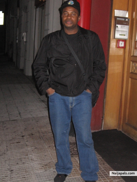Hey That me, heading home back to US from Madrid Airport after my long wk in Pescara Italy - click for next photo