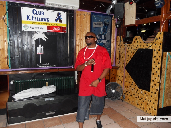 Omo Naija on stage. - click for next photo