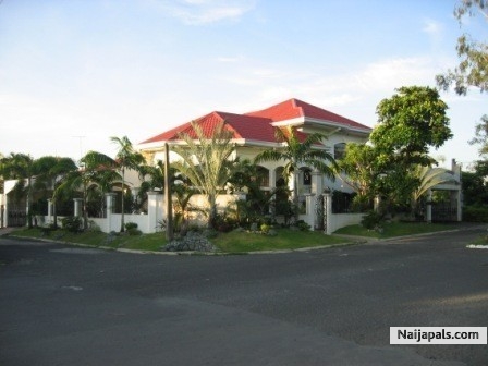 House for Sale in Green Heights Village, Muntinlupa,Metro Manila price $250,000.00 contact Ernesto 023832935 - click for next photo