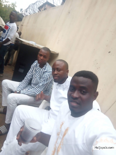 Deji oro friends Likewise fans - click for next photo
