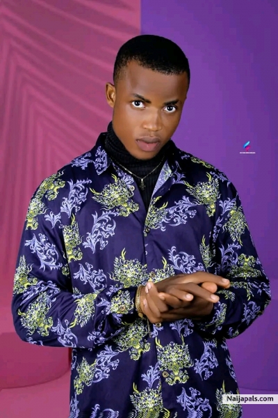 Nigerian musical Artist..... - click for next photo