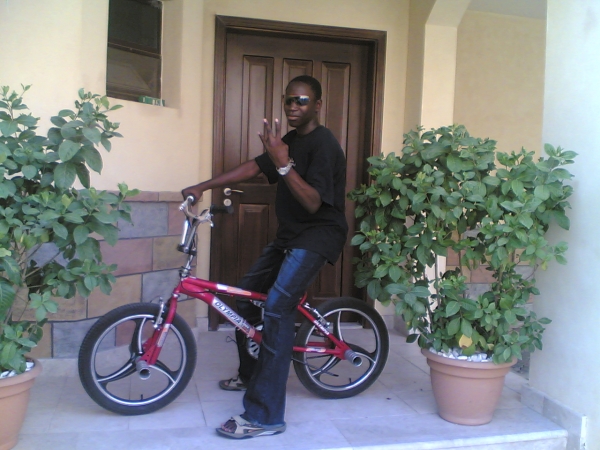 y' all feeling this shit,dats ma villa behind. - click for next photo