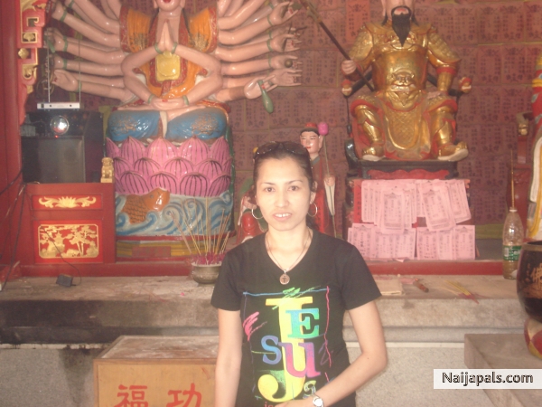 china temple in DG - click for next photo