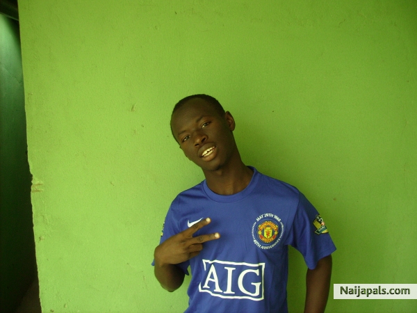 Cutie United big shout iut to all ma united fans love you all. - click for next photo