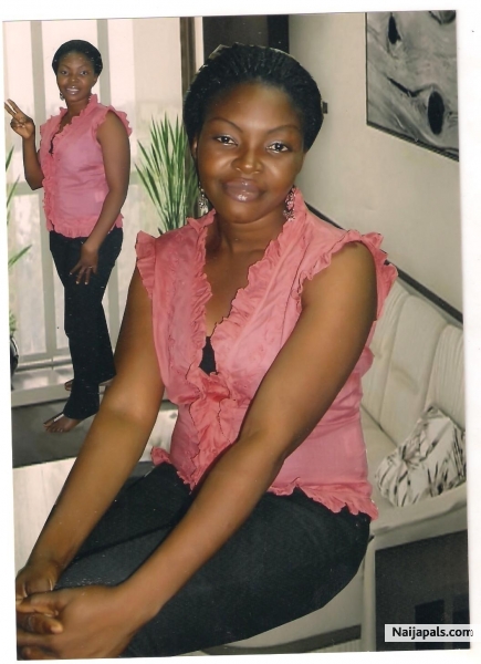 lizzy babe - click for next photo