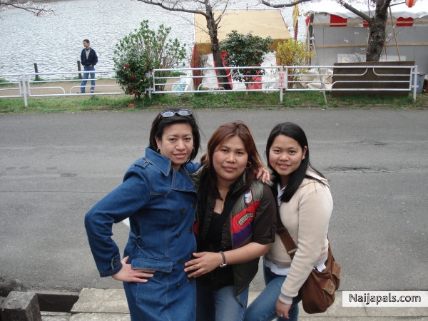 tReS EstRanGherAs...hahaha!!! - click for next photo