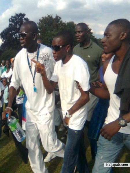 @ da park taking Tinchy Stryder back to the car - click for next photo