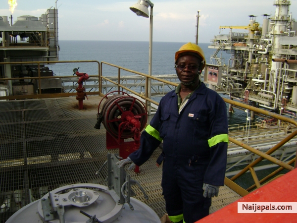 me, myself and i, installing a microwave radios at the offshore rigs - click for next photo
